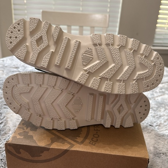 NWT Palladium Unisex Women’s 9.5 Men’s 8 Star White Pampa High Top Adult Boots - Picture 8 of 15